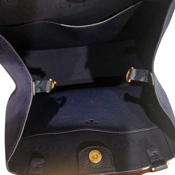 Tory Burch **BEAUTIFUL** Navy Blue McGraw Womens Leather/Suede Small Bucket Bag - Picture 9 of 13
